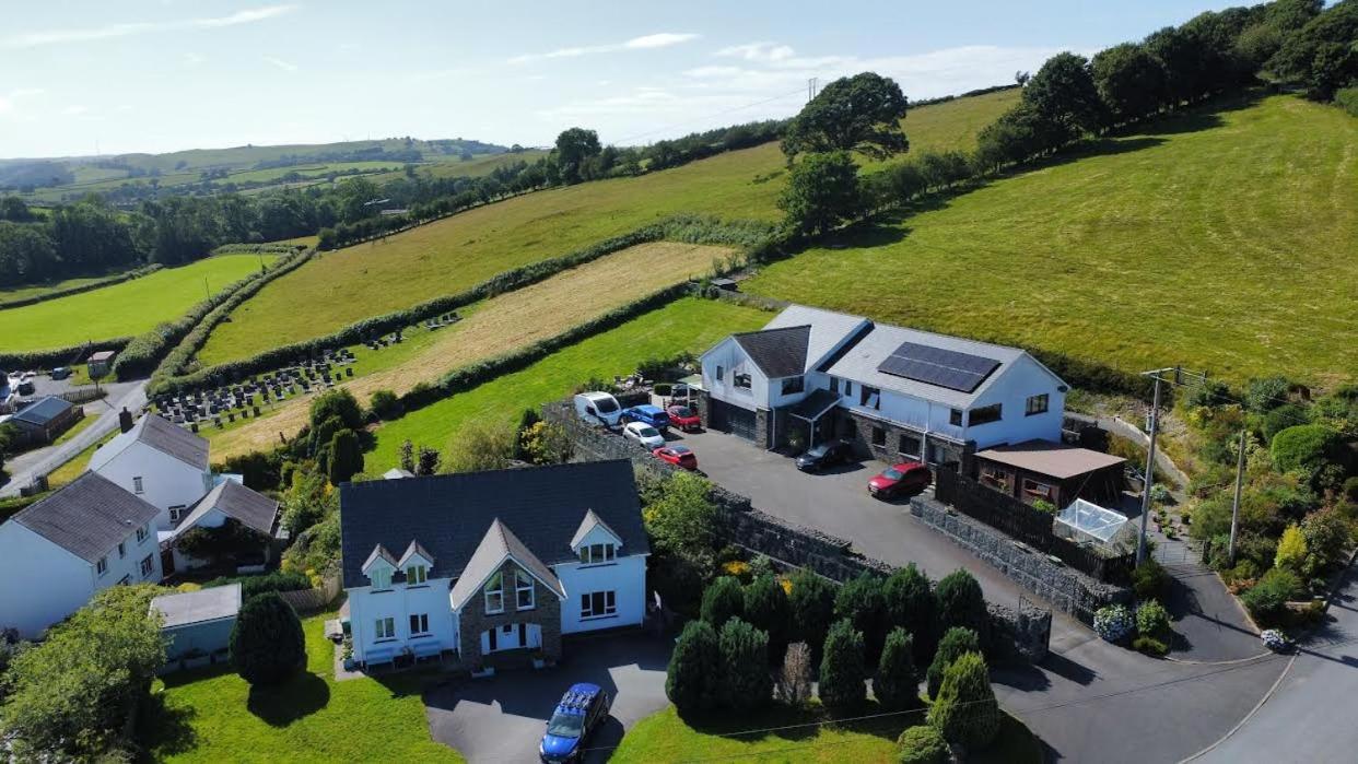 Y Grange Bed & Breakfast Llanfihangel-y-Creuddyn Dış mekan fotoğraf