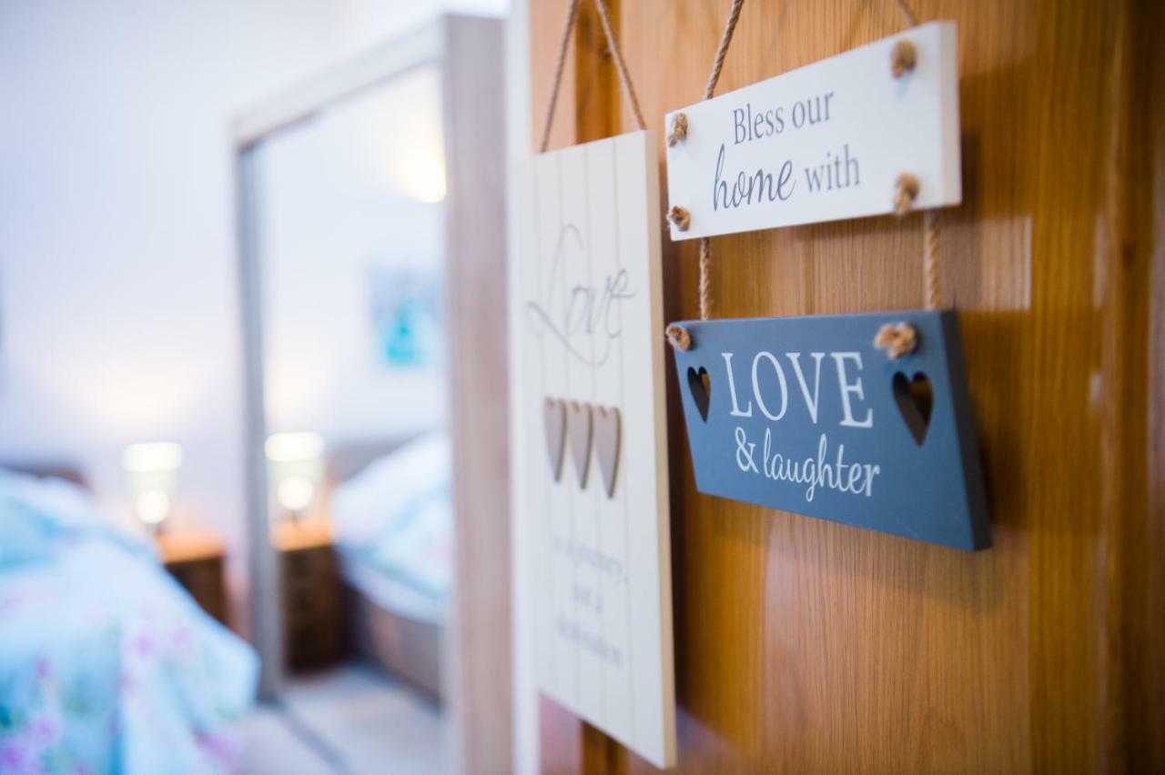 Y Grange Bed & Breakfast Llanfihangel-y-Creuddyn Dış mekan fotoğraf