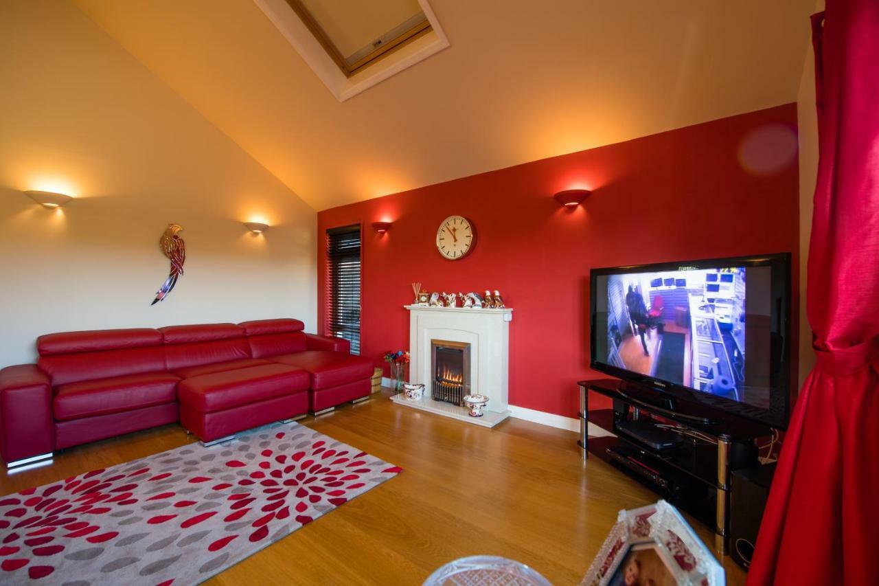 Y Grange Bed & Breakfast Llanfihangel-y-Creuddyn Dış mekan fotoğraf