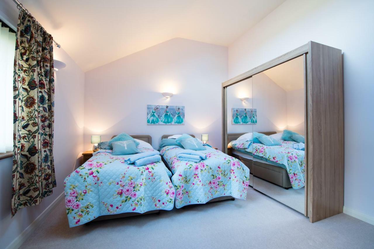 Y Grange Bed & Breakfast Llanfihangel-y-Creuddyn Dış mekan fotoğraf