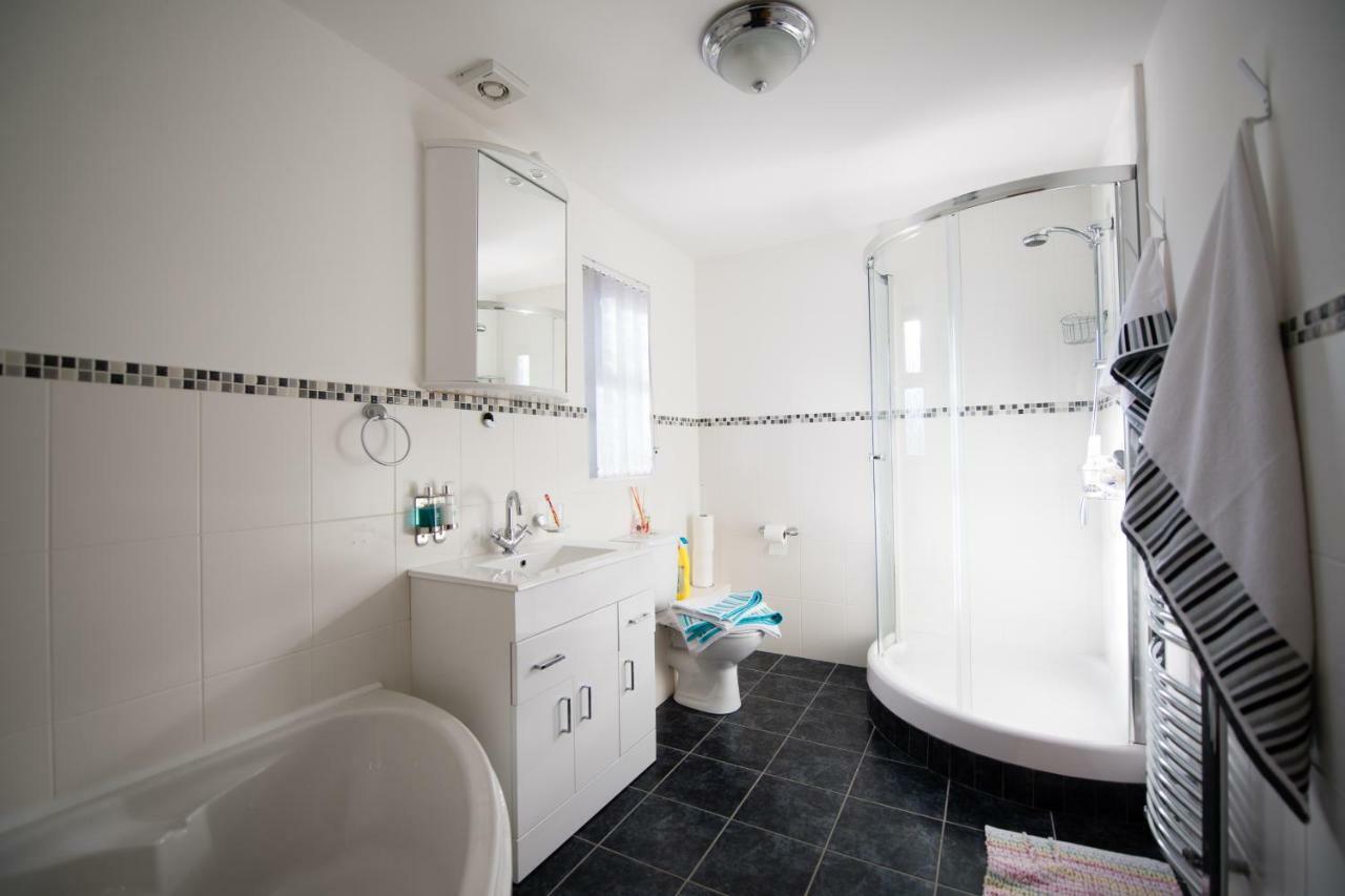 Y Grange Bed & Breakfast Llanfihangel-y-Creuddyn Dış mekan fotoğraf