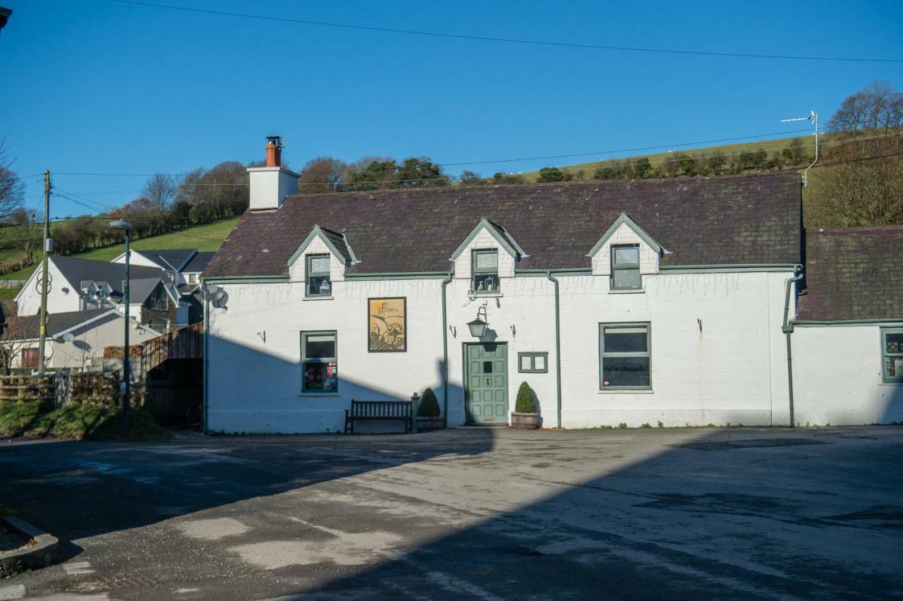 Y Grange Bed & Breakfast Llanfihangel-y-Creuddyn Dış mekan fotoğraf