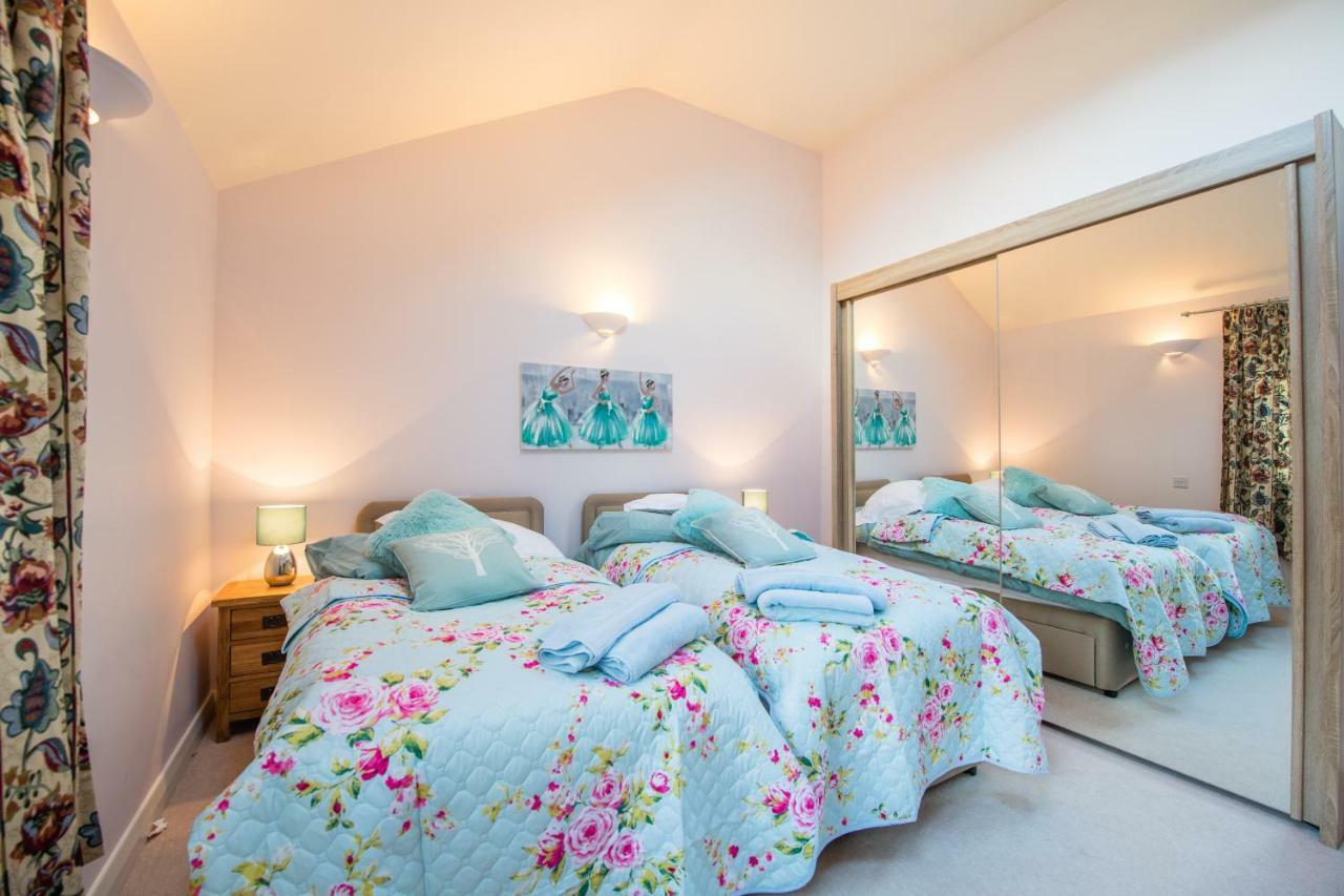 Y Grange Bed & Breakfast Llanfihangel-y-Creuddyn Dış mekan fotoğraf