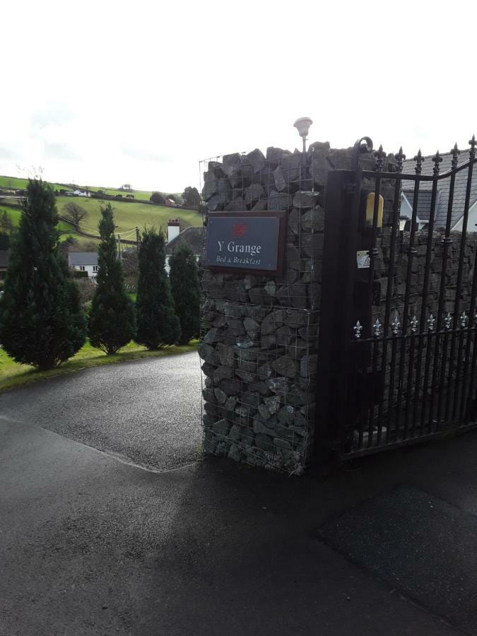 Y Grange Bed & Breakfast Llanfihangel-y-Creuddyn Dış mekan fotoğraf