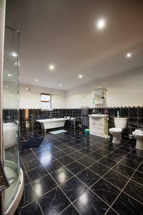 Y Grange Bed & Breakfast Llanfihangel-y-Creuddyn Dış mekan fotoğraf