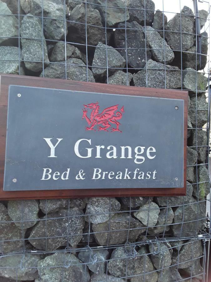 Y Grange Bed & Breakfast Llanfihangel-y-Creuddyn Dış mekan fotoğraf