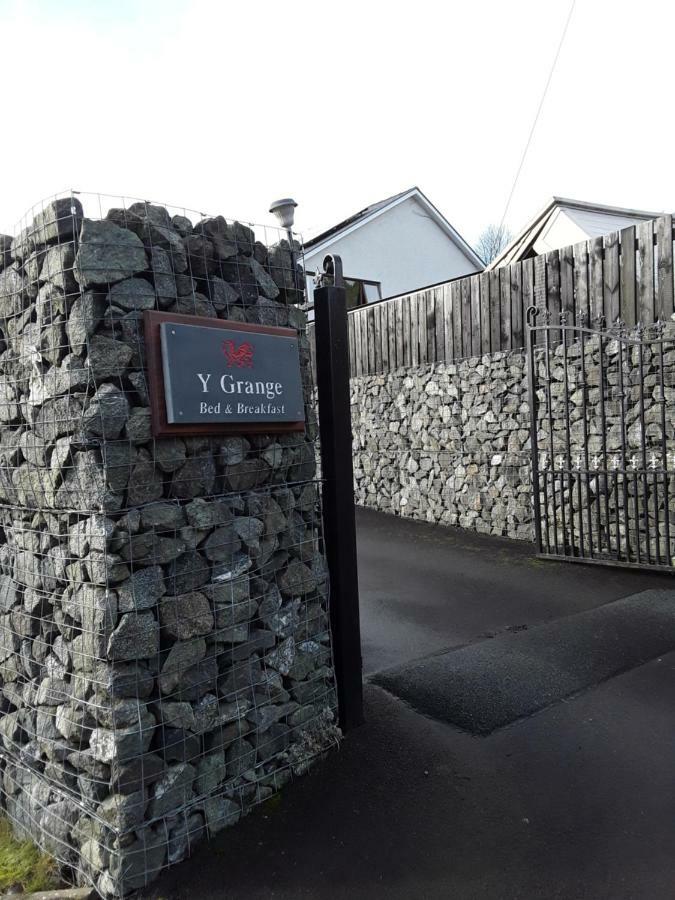 Y Grange Bed & Breakfast Llanfihangel-y-Creuddyn Dış mekan fotoğraf